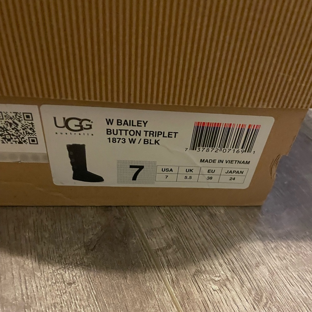 Bailey Button Triplet Boot Uggs - image 4